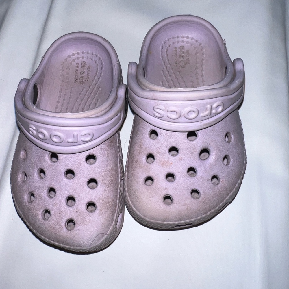 CROCS Purple Sandals with Ventilation and Heel Strap